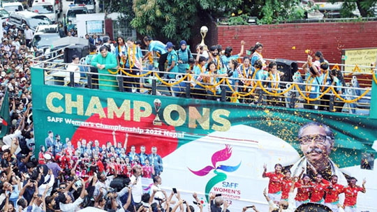 http://coxview.com/wp-content/uploads/2022/09/Sports-Woman-Football-Banladesh-BUS-.jpg