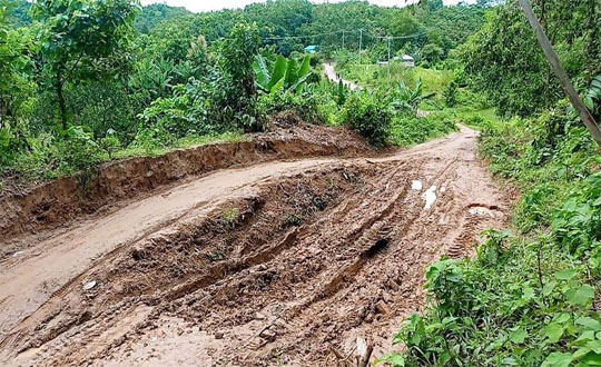 লামার ইয়াংছা-ত্রিশডেবা সড়কের বেহালদশা : ২৭টি গ্রামের ১৫ হাজার মানুষ ভোগান্তিতে; কক্সভিউ ডট কম; coxview.com; https://coxview.com/rarfiq-road-14-09-2024-3/